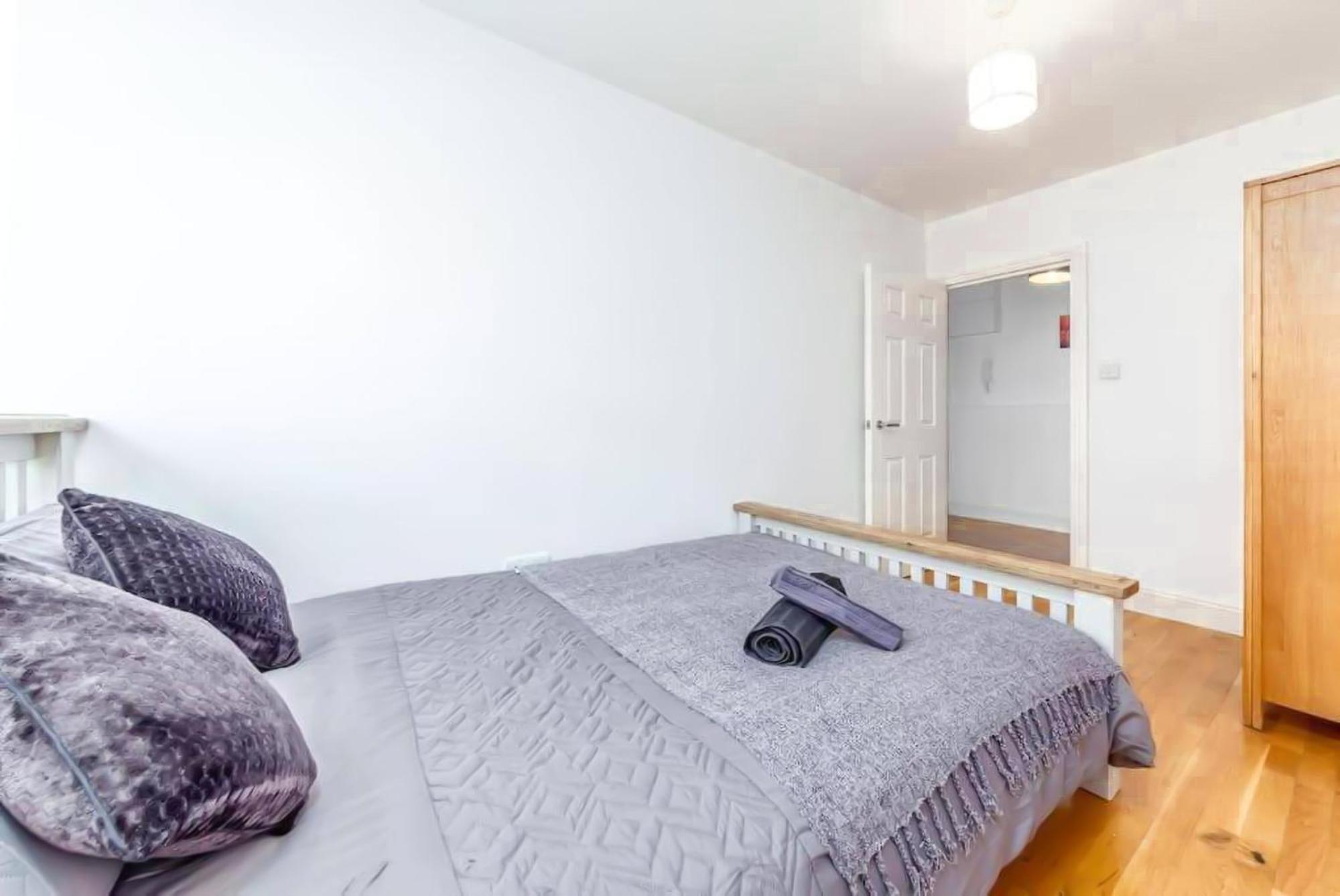 Lovely 2 Bedroom With Patio Waterloo Lm1 London